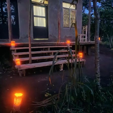 Rweteera Safari Park Villa Lake Nyabikere Bagian luar foto