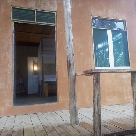 Rweteera Safari Park Villa Lake Nyabikere Bagian luar foto