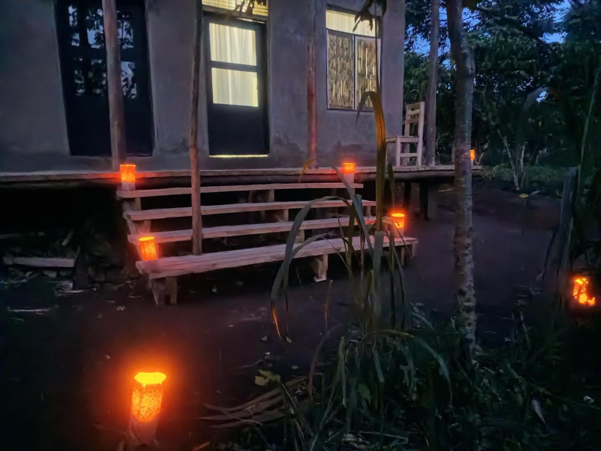 Rweteera Safari Park Villa Lake Nyabikere Bagian luar foto