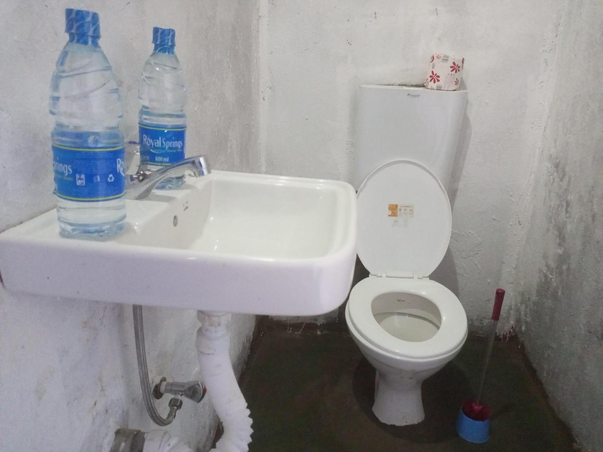 Rweteera Safari Park Villa Lake Nyabikere Bagian luar foto