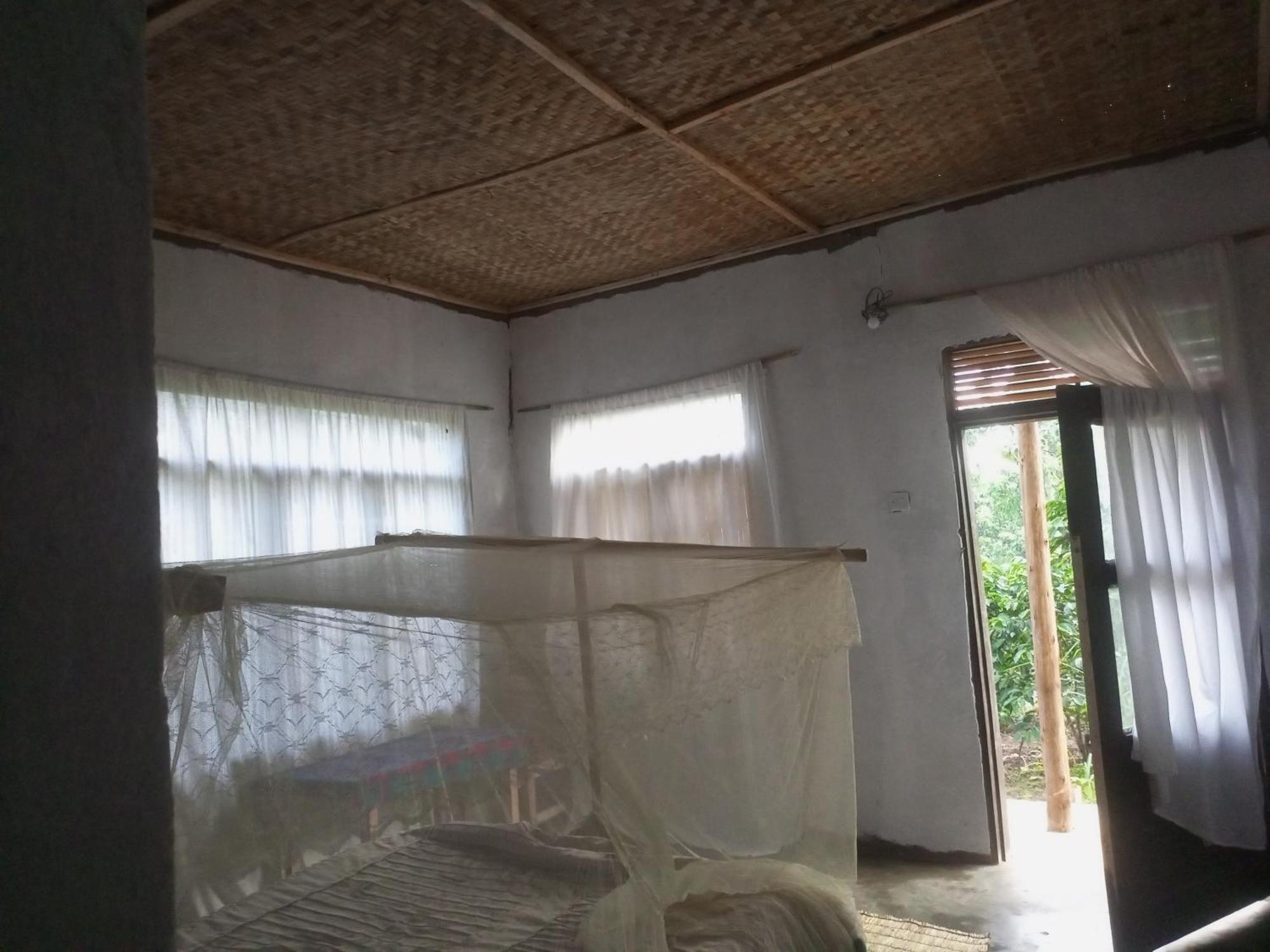 Rweteera Safari Park Villa Lake Nyabikere Bagian luar foto